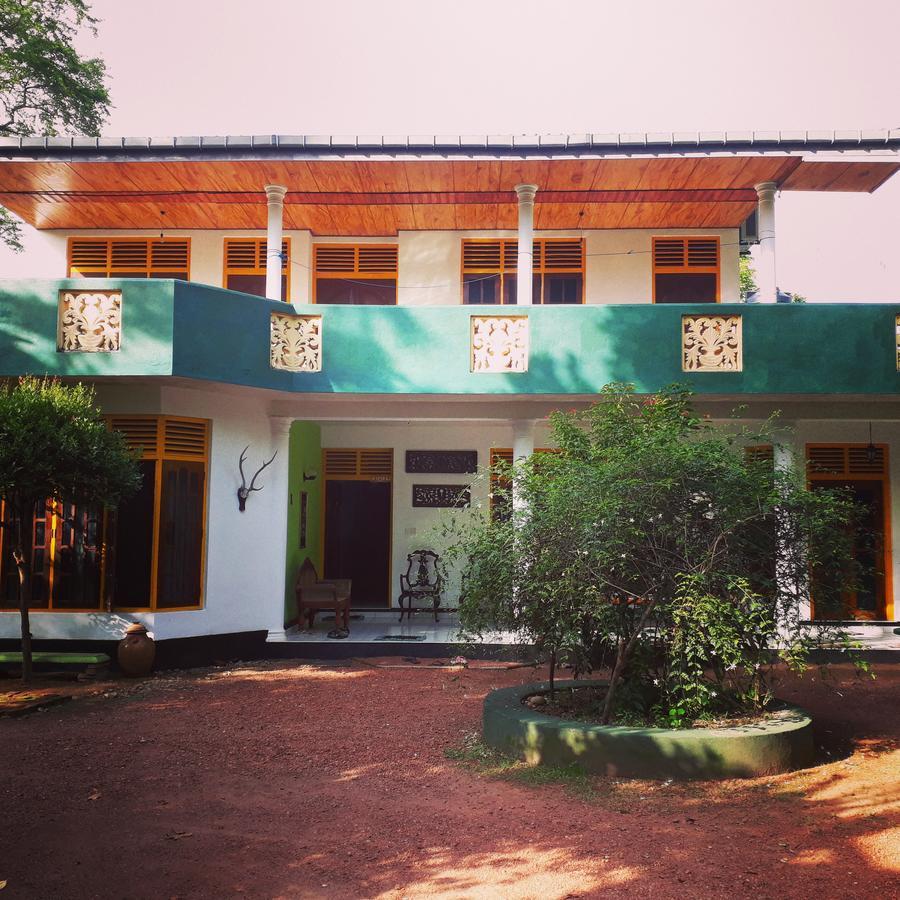 Guesthouse Sunshine Aluthgama Esterno foto