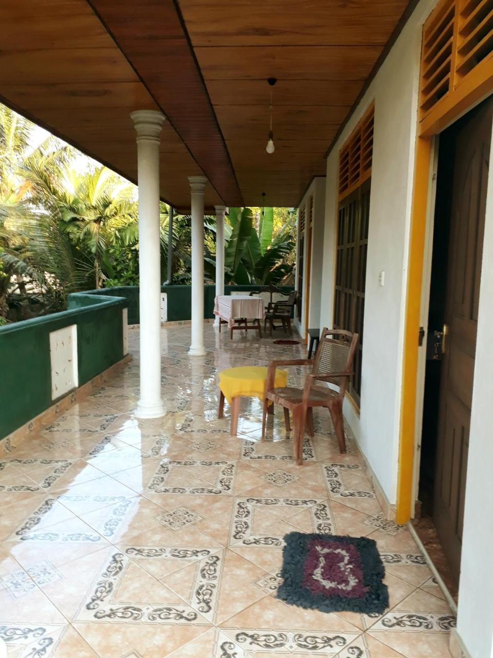 Guesthouse Sunshine Aluthgama Esterno foto